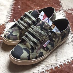 NWT Superga camouflage sneaker